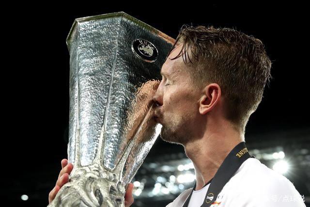 贝林厄姆：更衣室有很多领袖我们互相尊重